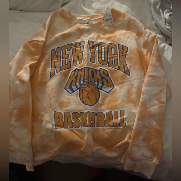 New York Knicks NBA Sweatshirt - Picture 1 of 4